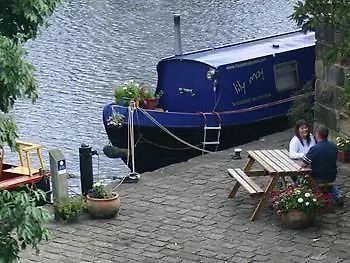 Houseboat Hotels シェフィールド 船上ホテル